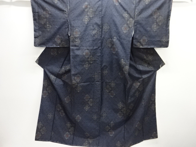 未使用品　花菱模様織り出し本場泥大島紬着物